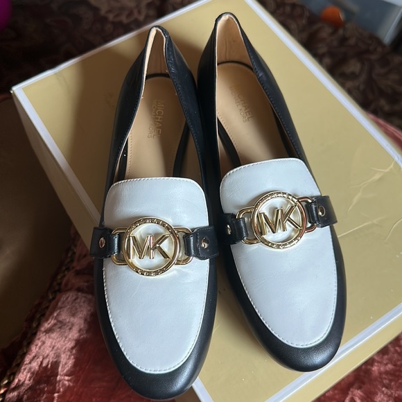 Mk shoes - Picture 4 of 4